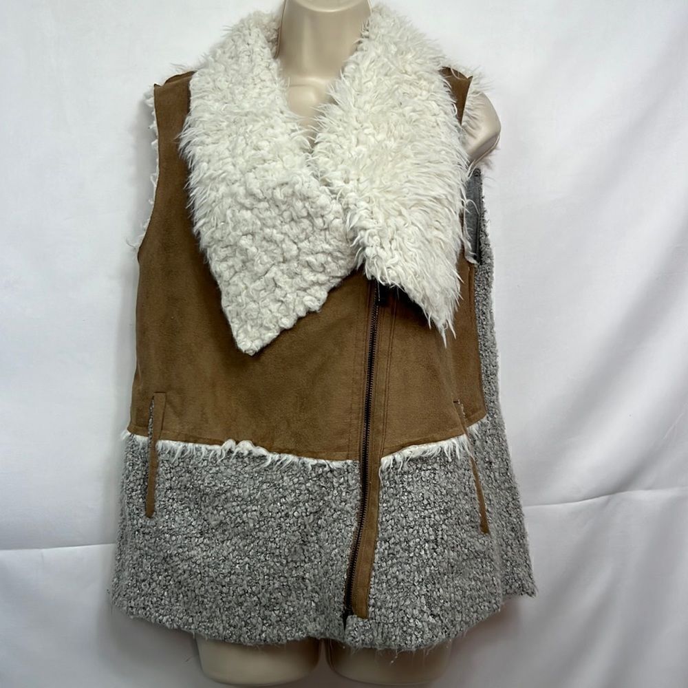 Two Sisters Multi Texture Vest Mediumeuc - image 1